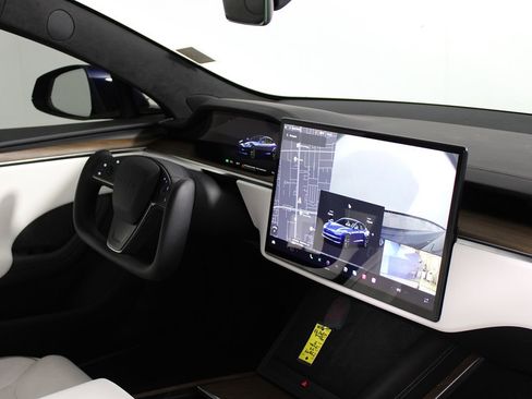 Used 2022 Tesla Model S Plaid image 12