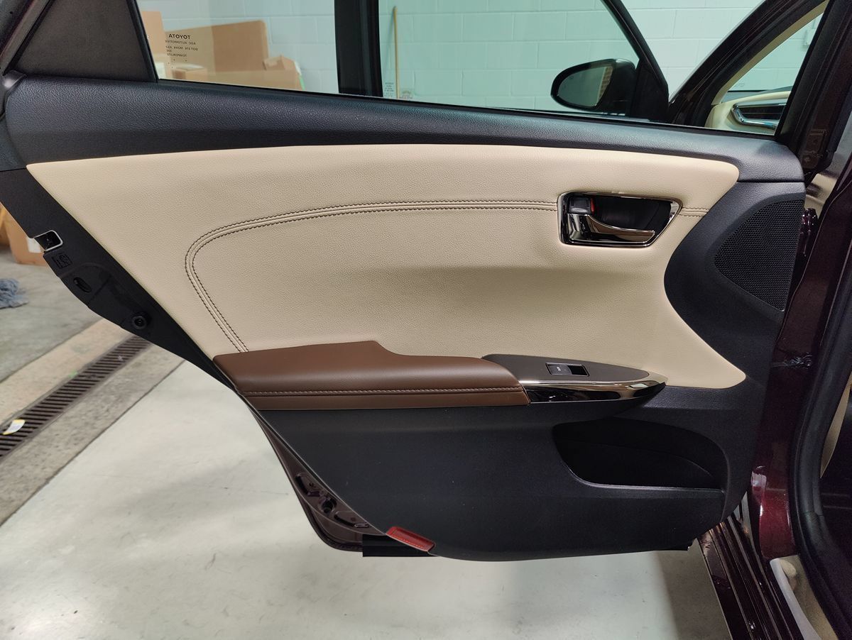 Used 2015 Toyota Avalon Limited FWD image 45