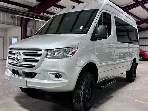 Used 2022 Mercedes-Benz Sprinter 144 Cargo image 9