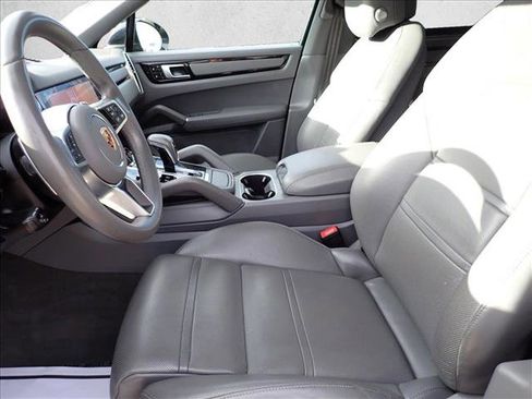 Used 2021 Porsche Cayenne image 15