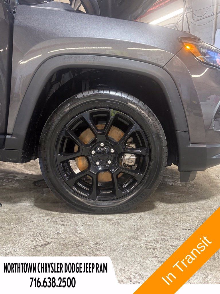 Used 2023 Jeep Compass Latitude w/ Convenience Group AWD/4WD image 27