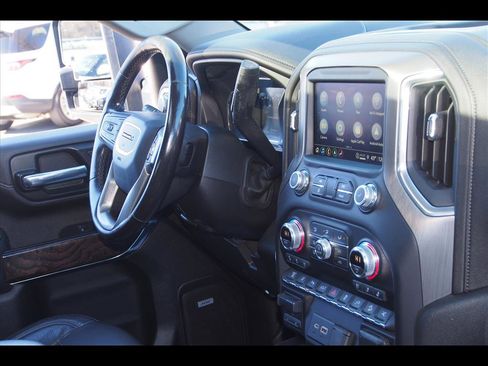 Used 2021 GMC Sierra 2500 Denali w/ Denali Black Diamond Edition image 12
