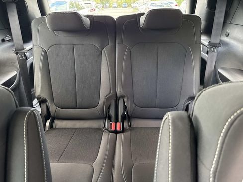 Used 2025 Jeep Grand Cherokee L Laredo RWD image 18