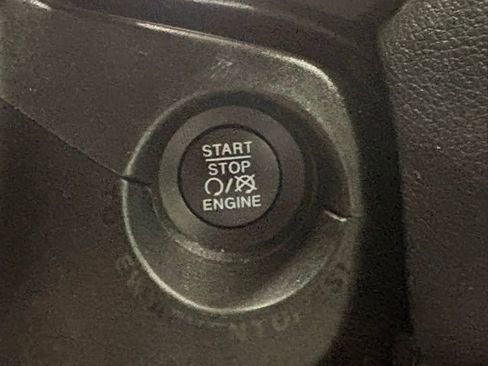 Used 2018 Jeep Renegade Limited w/ UConnect 8.4 Nav Group AWD/4WD image 26