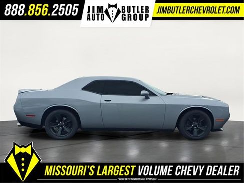 Used 2018 Dodge Challenger SXT image 5