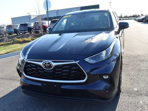 Used 2023 Toyota Highlander LE image 7