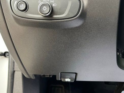 Used 2021 Chevrolet Equinox LS image 11