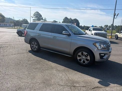 Used 2020 Ford Expedition XLT w/ Equipment Group 202A AWD/4WD image 12