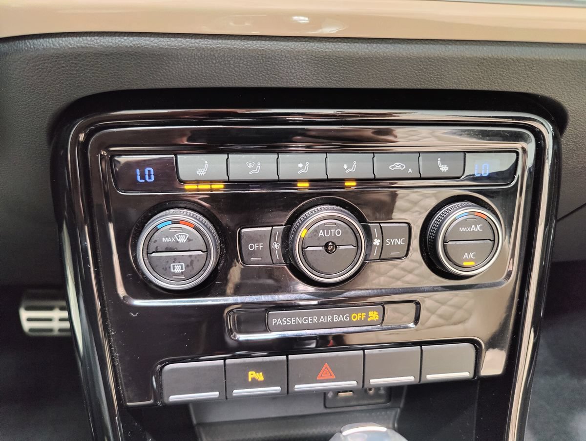 Used 2019 Volkswagen Beetle 2.0T Final Edition SEL FWD image 31
