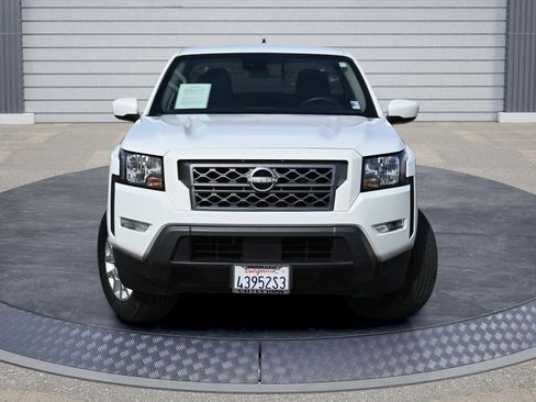 Used 2023 Nissan Frontier SV w/ Technology Package image 2