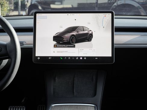 Used 2024 Tesla Model Y Performance image 28