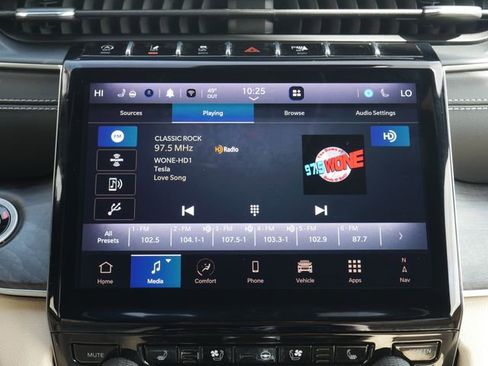 Used 2024 Jeep Grand Cherokee Limited w/ Luxury Tech Group II AWD/4WD image 21