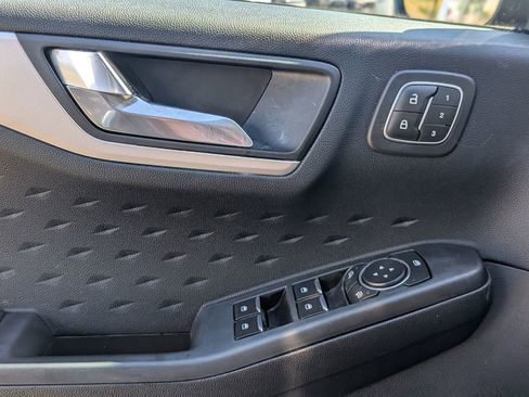 Used 2020 Ford Escape SEL image 19