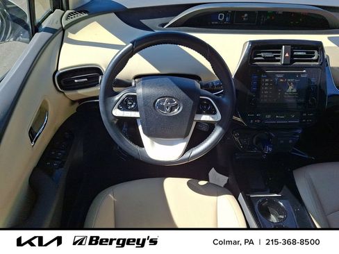 Used 2017 Toyota Prius Four FWD image 13