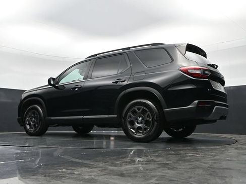 Used 2025 Honda Pilot TrailSport image 47