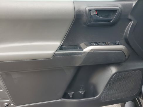 Used 2022 Toyota Tacoma SR5 w/ Technology Package RWD image 19