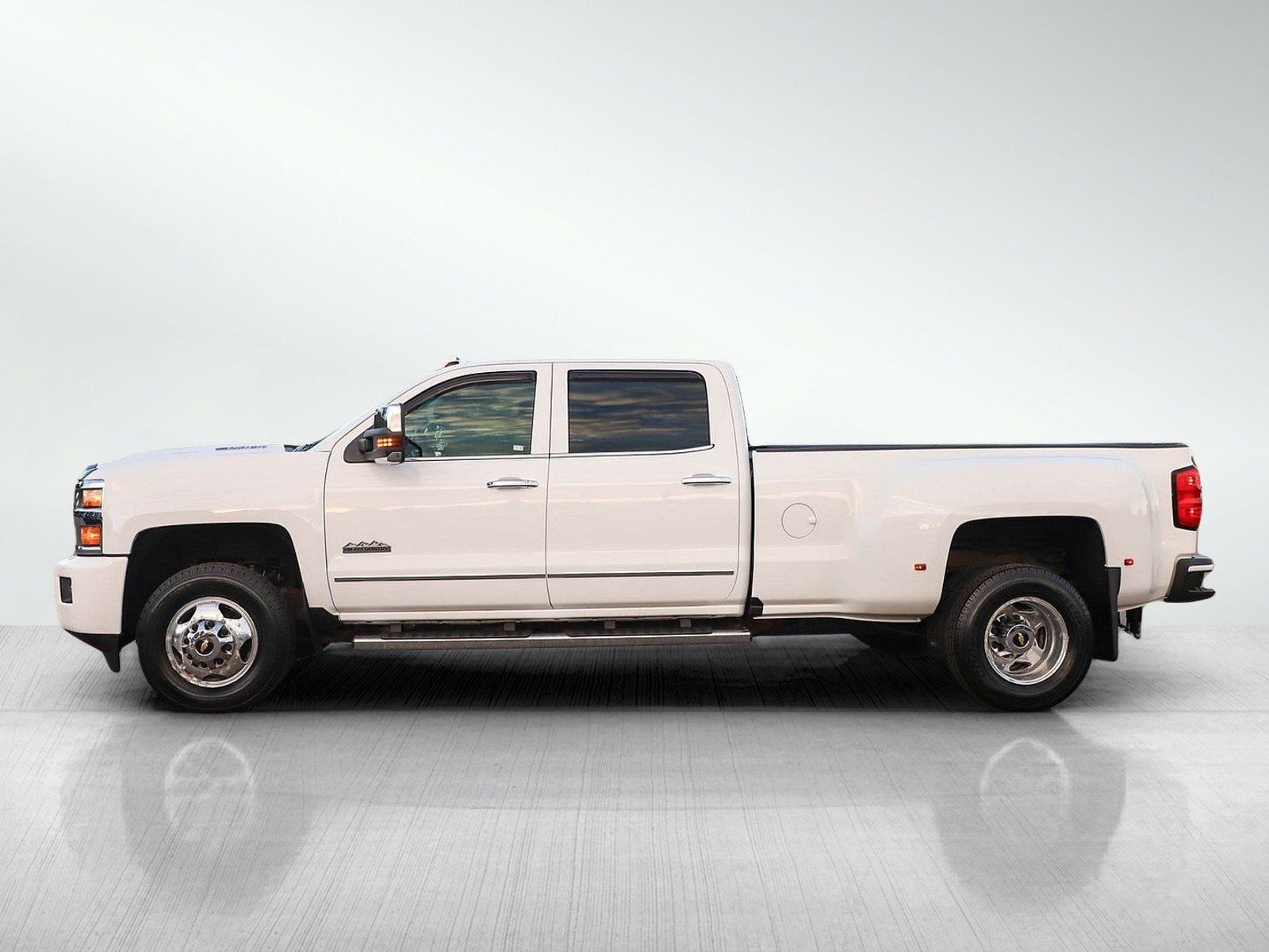 Used 2018 Chevrolet Silverado 3500 High Country w/ Duramax Plus Package AWD/4WD image 2