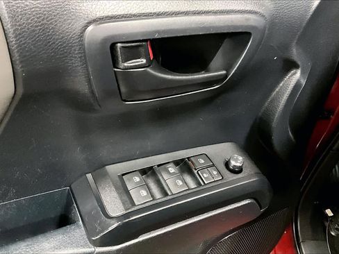 Used 2018 Toyota Tacoma SR w/ SR Convenience Package image 31
