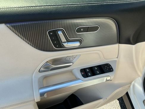 Used 2021 Mercedes-Benz GLB 250 image 16