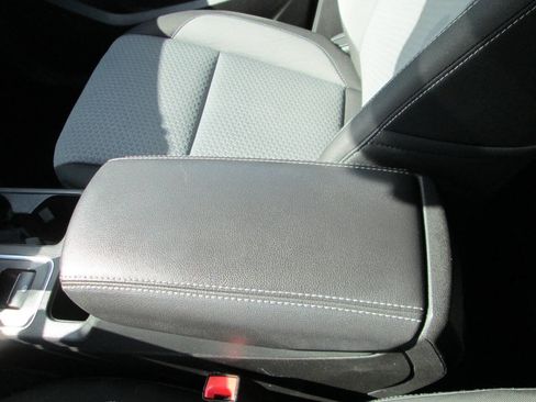 Used 2017 Ford Escape SE image 16