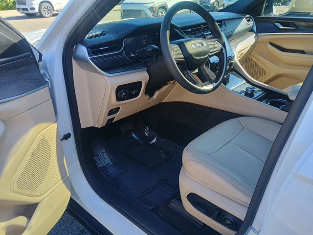 Used 2023 Jeep Grand Cherokee Limited AWD/4WD image 24