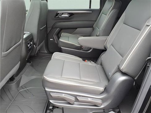 New 2026 Chevrolet Suburban Premier image 19