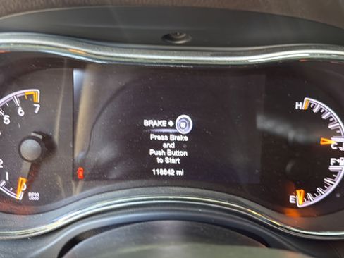 Used 2017 Jeep Grand Cherokee Overland w/ Jeep Active Safety Group AWD/4WD image 17