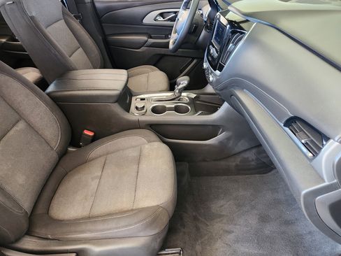 Used 2023 Chevrolet Traverse LT image 14