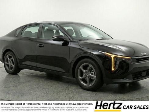 Used 2025 Kia K4 LXS image 1