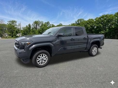 Used 2025 Toyota Tacoma SR w/ SR Upgrade Package AWD/4WD image 11