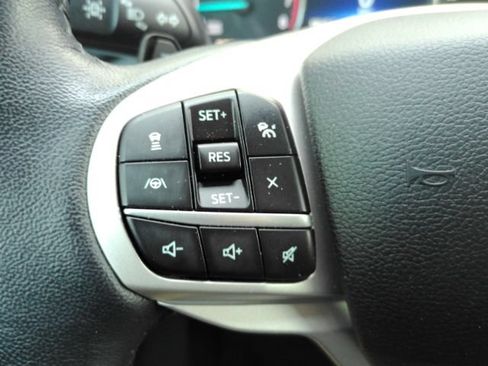 Used 2021 Ford Explorer XLT w/ Equipment Group 202A AWD/4WD image 38