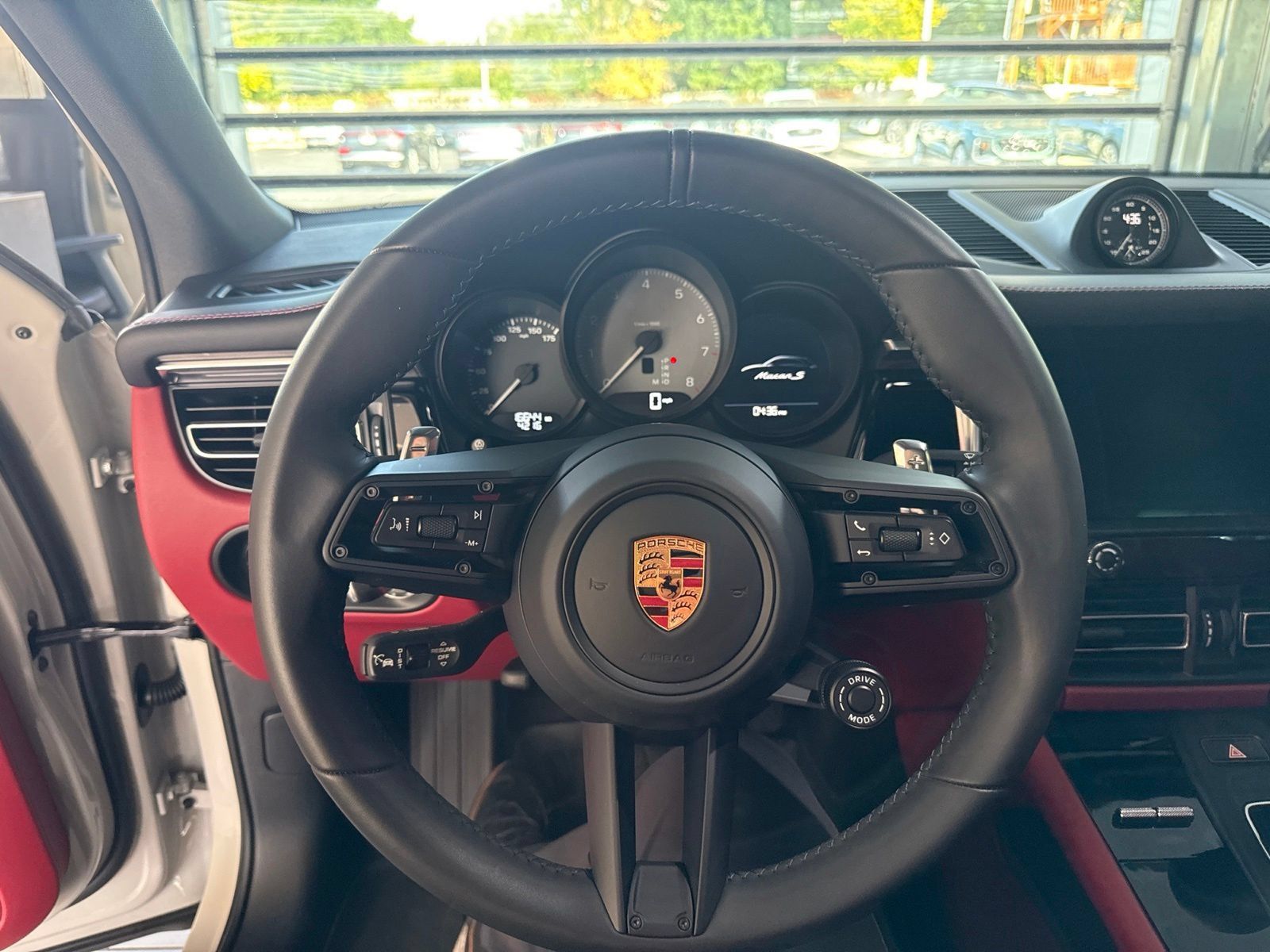 Used 2025 Porsche Macan S AWD/4WD image 4
