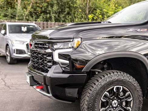Used 2022 Chevrolet Silverado 1500 ZR2 w/ Technology Package AWD/4WD image 4