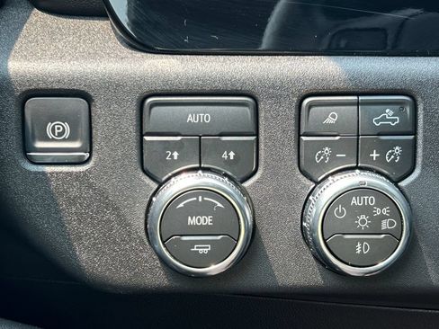 Used 2026 GMC Sierra 1500 SLT AWD/4WD image 37
