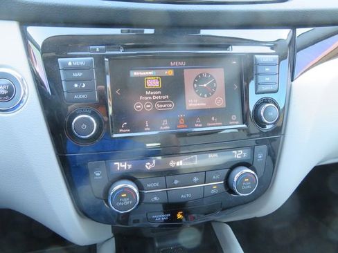 Used 2022 Nissan Rogue Sport SL image 25