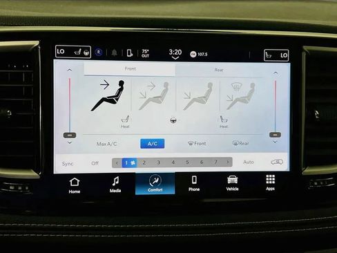 Used 2023 Chrysler Pacifica Touring-L FWD image 16