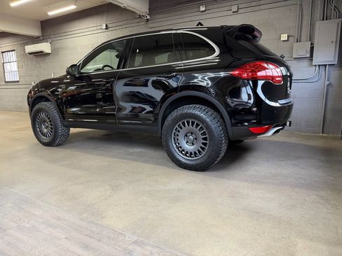 Used 2014 Porsche Cayenne Diesel AWD/4WD image 2