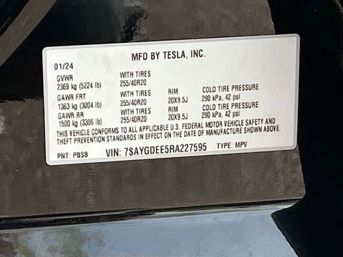 Used 2024 Tesla Model Y Long Range AWD/4WD image 29