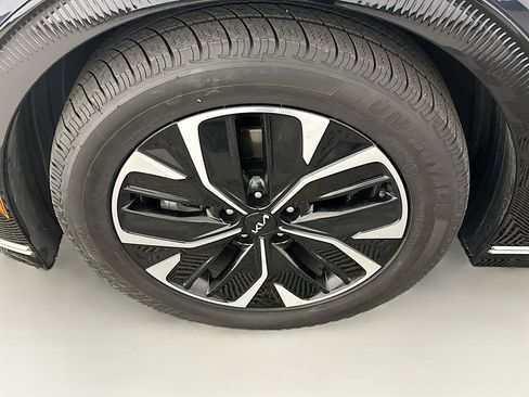 Used 2022 Kia EV6 Wind w/ Wind Technology Package AWD/4WD image 11