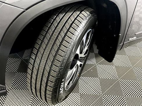 Certified 2025 Toyota Highlander XLE image 27