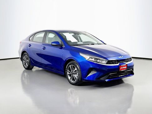 Used 2023 Kia Forte LXS w/ LXS Technology Package image 7