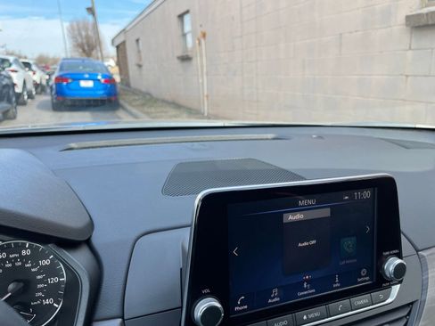 Used 2025 Nissan Altima 2.5 SV image 17