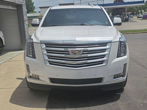 Used 2019 Cadillac Escalade Platinum AWD/4WD image 2