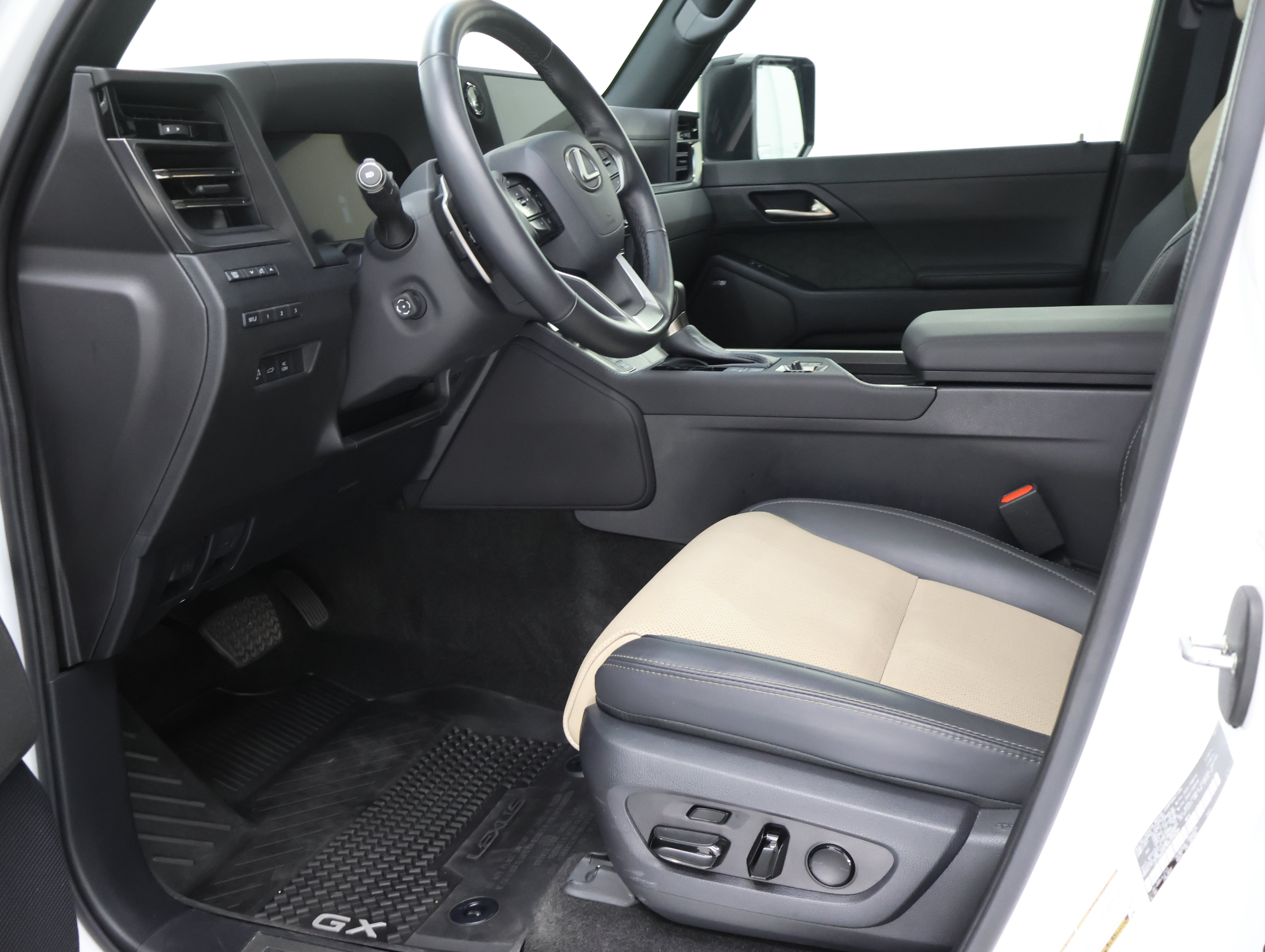 Used 2024 Lexus GX 550 AWD/4WD image 8