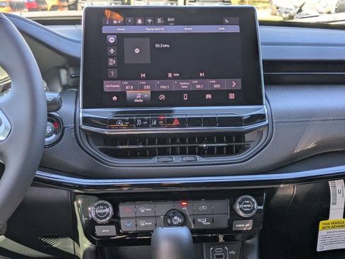 New 2026 Jeep Compass Latitude image 16