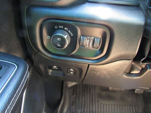 Used 2023 RAM 1500 Laramie AWD/4WD image 23