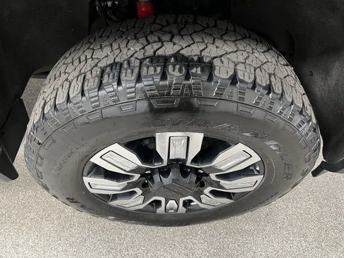 Used 2024 GMC Sierra 3500 Denali AWD/4WD image 18