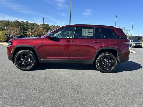 New 2025 Jeep Grand Cherokee Altitude image 3