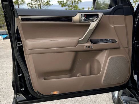 Used 2019 Lexus GX 460 image 20