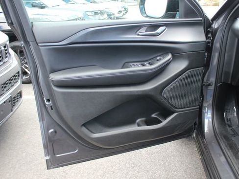 Used 2023 Jeep Grand Cherokee L Altitude AWD/4WD image 18